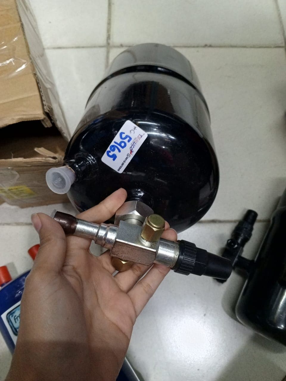 Válvula de servicio tipo punción (piercing valve)