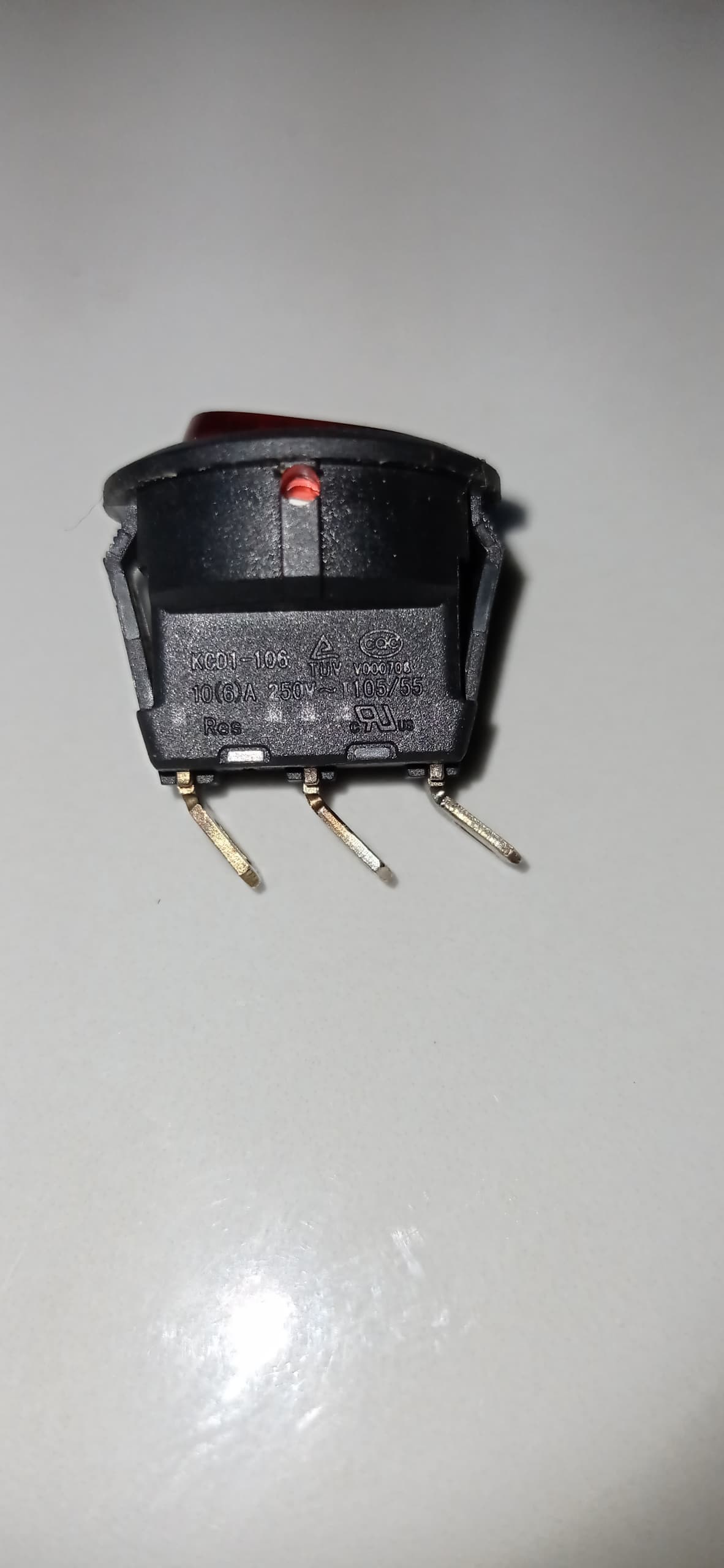 Interruptor basculante redondo con luz piloto roja, modelo KCD1-106