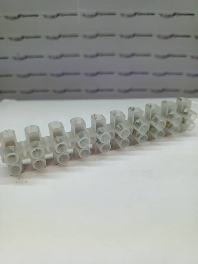 Regleta de conexión de 12 polos para uniones eléctricas seguras y ordenadas