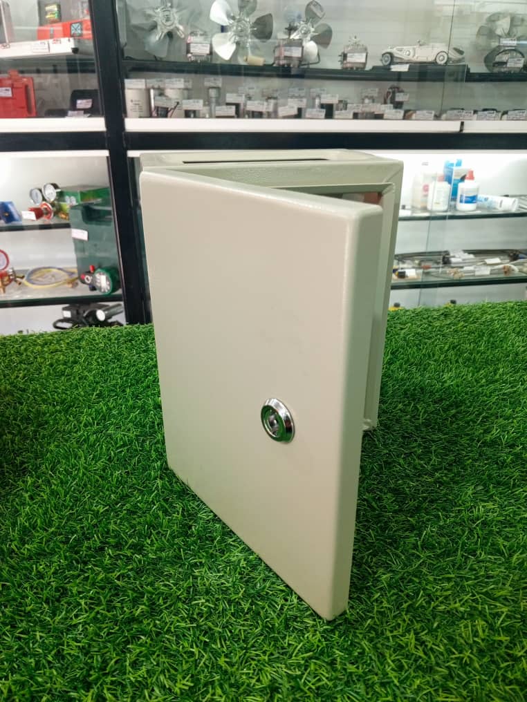 Gabinete metálico de uso general con cerradura