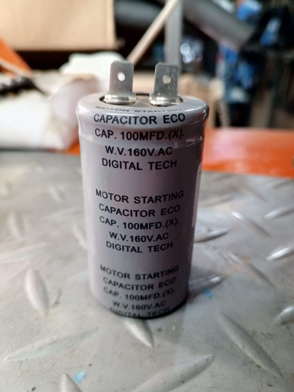 Capacitor de arranque para motor de 100 MFD y 160V AC