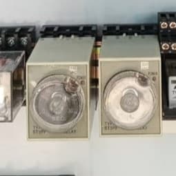 Relé temporizador analógico enchufable (Timer)