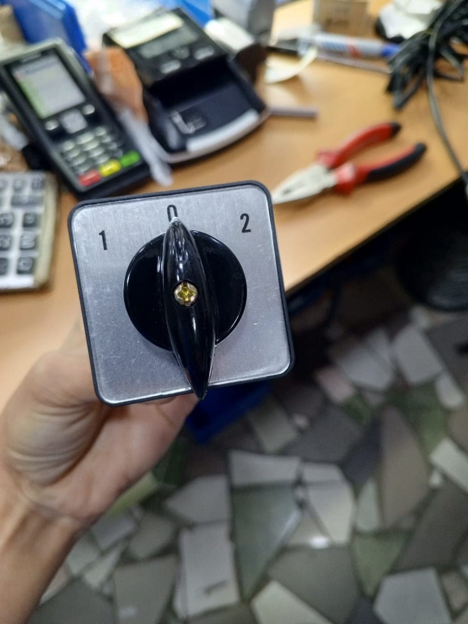 Interruptor selector rotativo de 3 posiciones (1-0-2)