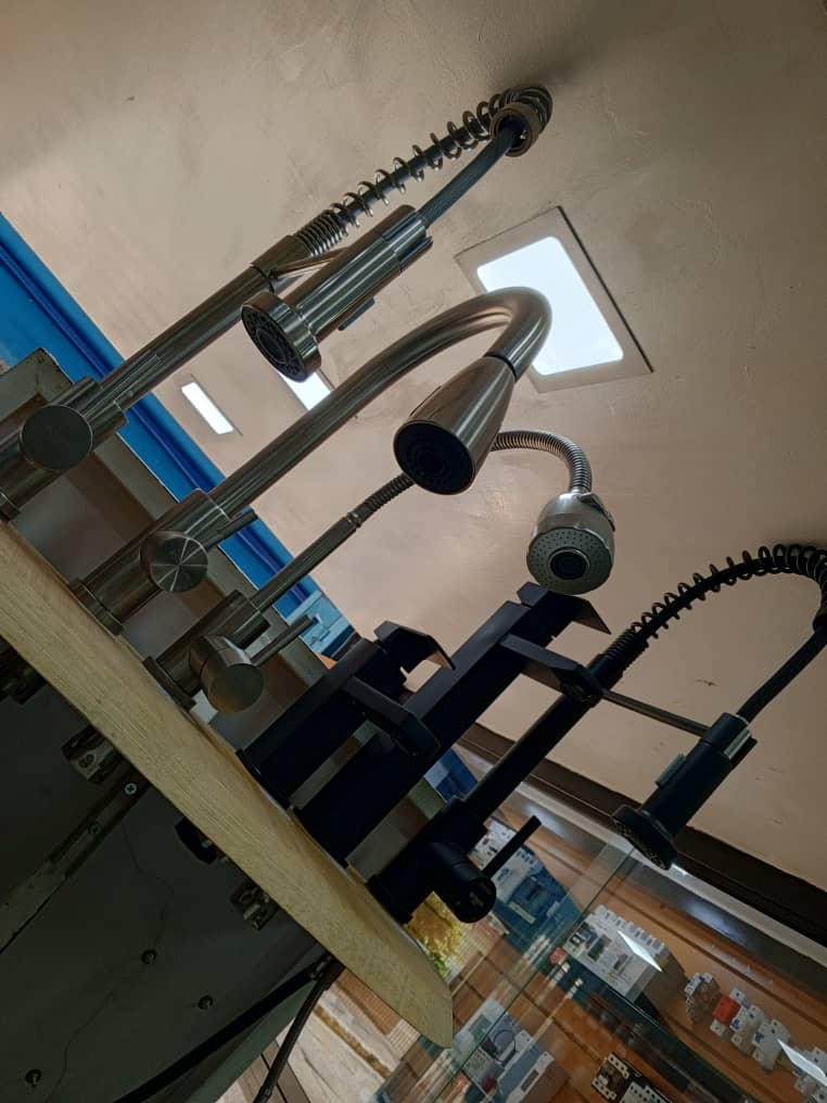 Grifos monomando extraíbles