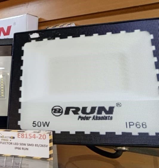 Potente Reflector LED RUN de 50W para exteriores