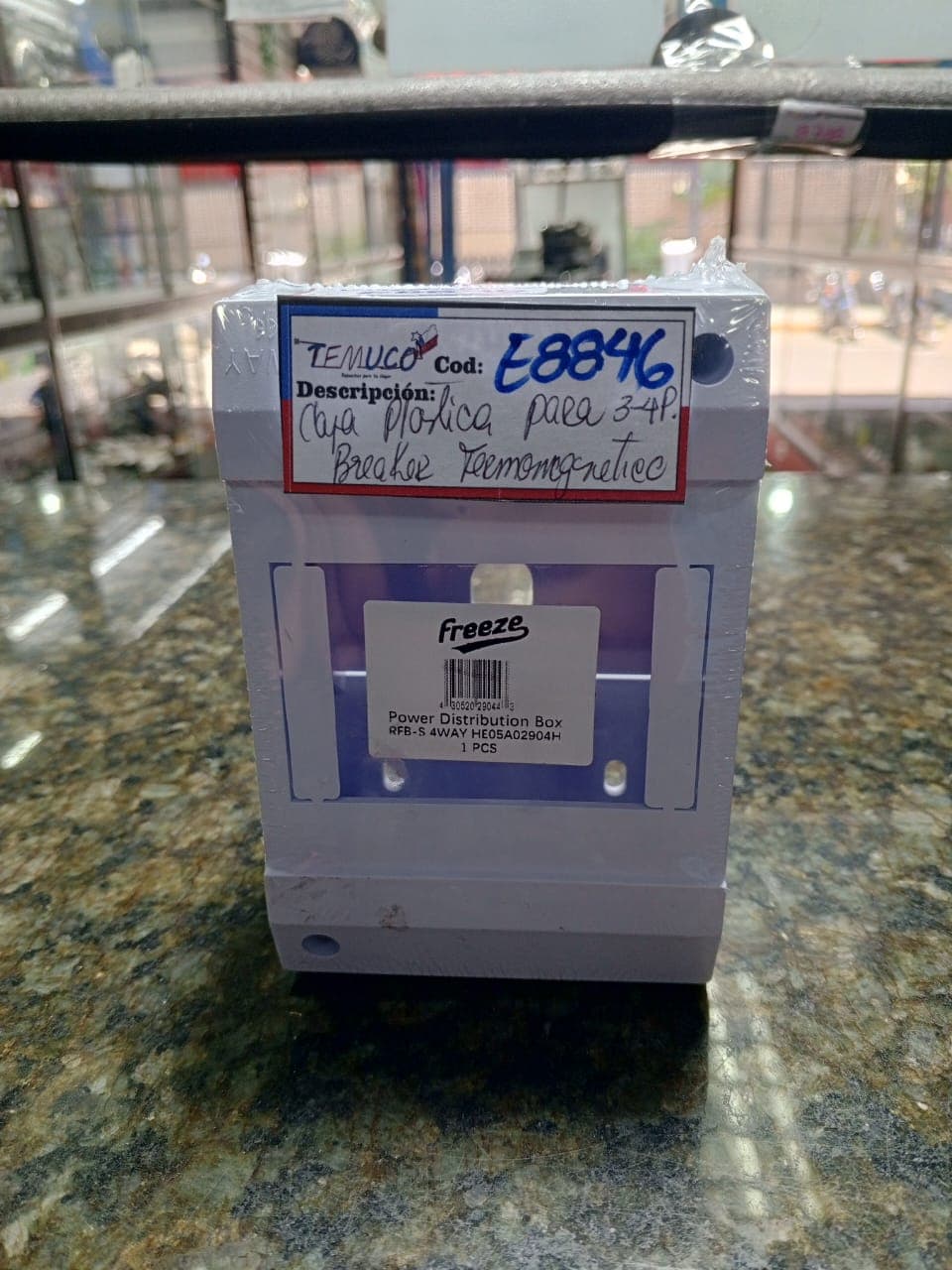 Caja de distribución eléctrica superficial para 4 breakers (4 vías)