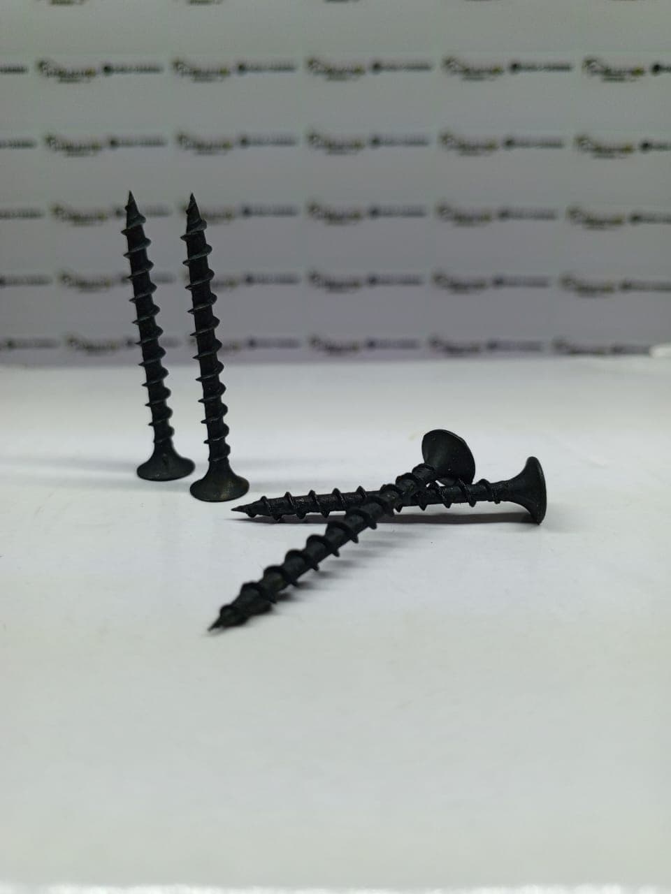 Tornillos negros para Drywall (panel de yeso) de rosca gruesa