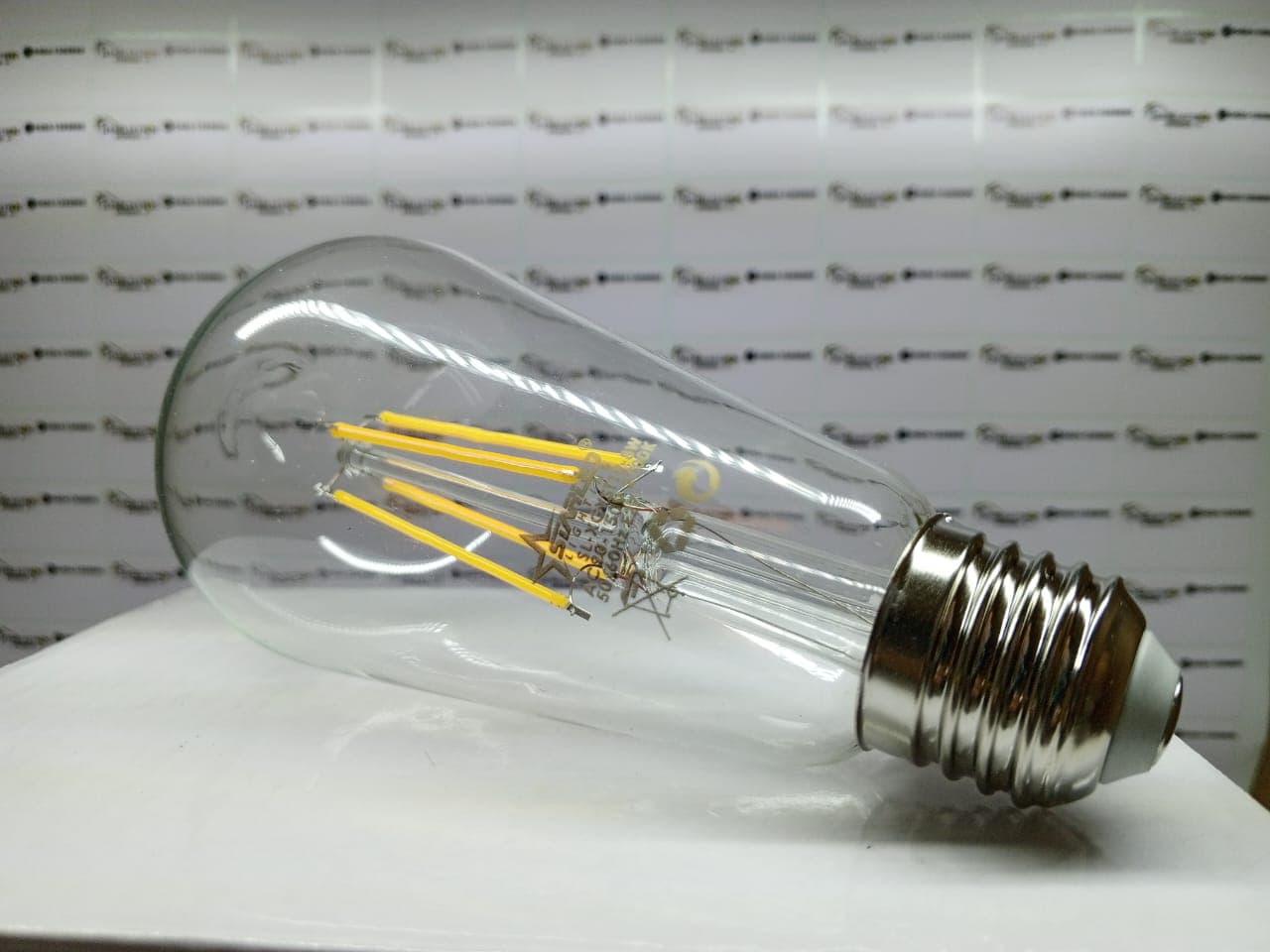 Bombilla LED de filamento estilo vintage (Edison ST64)