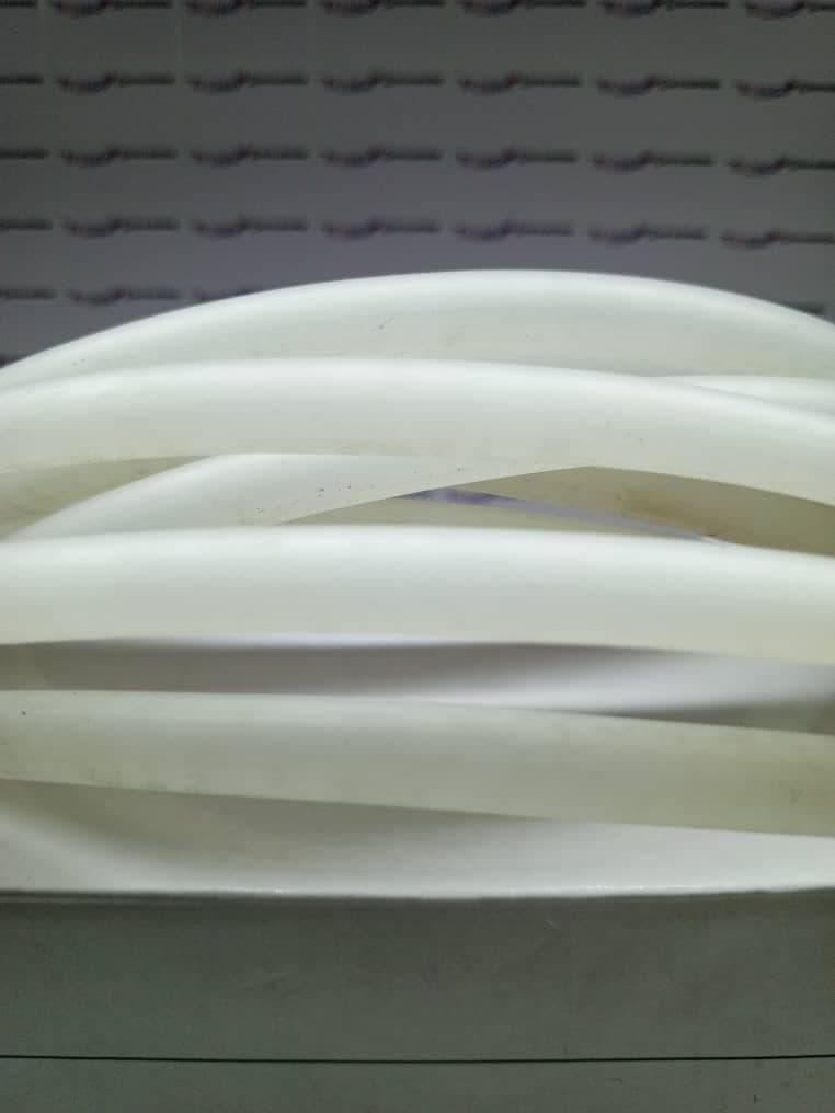 Manguera de silicona flexible y translúcida