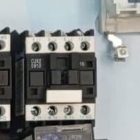 Contactor tripolar CJX2-0910 para control de motores