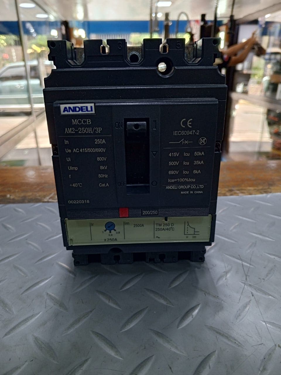 Interruptor de caja moldeada (MCCB) ANDELI AM2-250H/3P