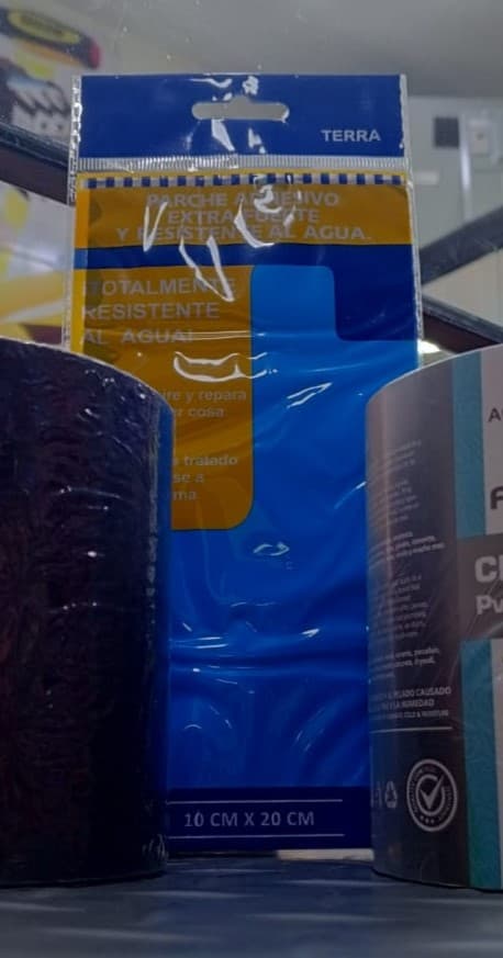 Parche adhesivo extra fuerte e impermeable marca TERRA