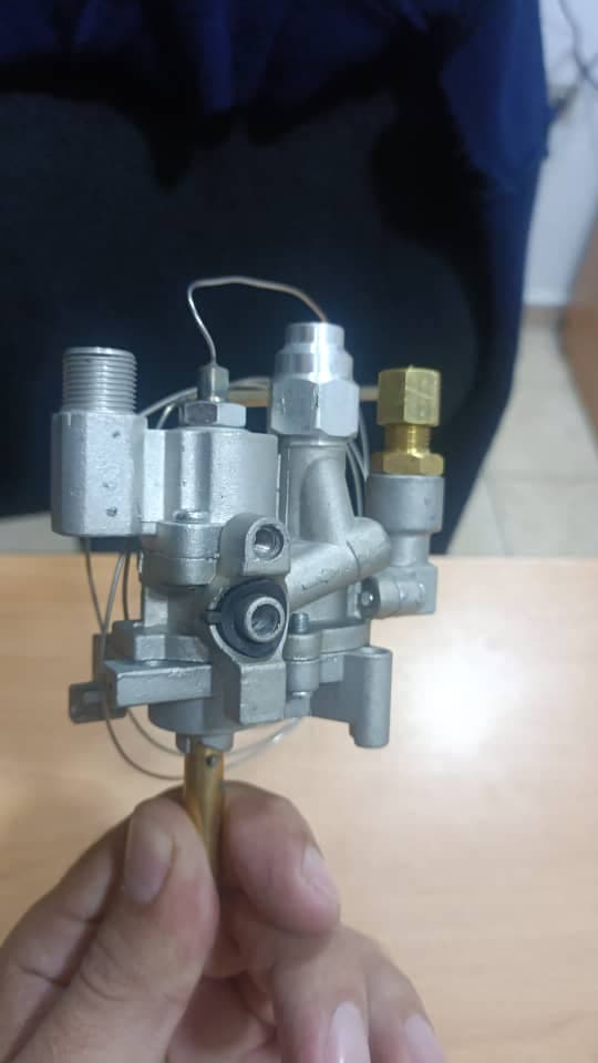 Unidad de control y termostato para calentador de agua a gas