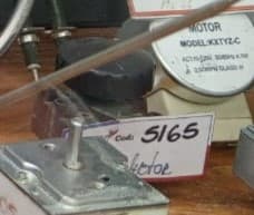 Motor de plato giratorio (turn table motor) para horno microondas.