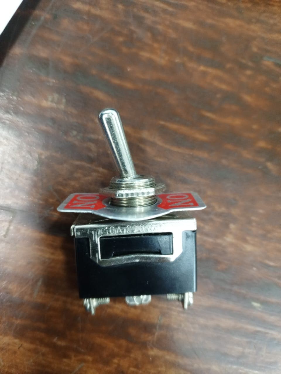 Interruptor de palanca (toggle switch) de 2 posiciones