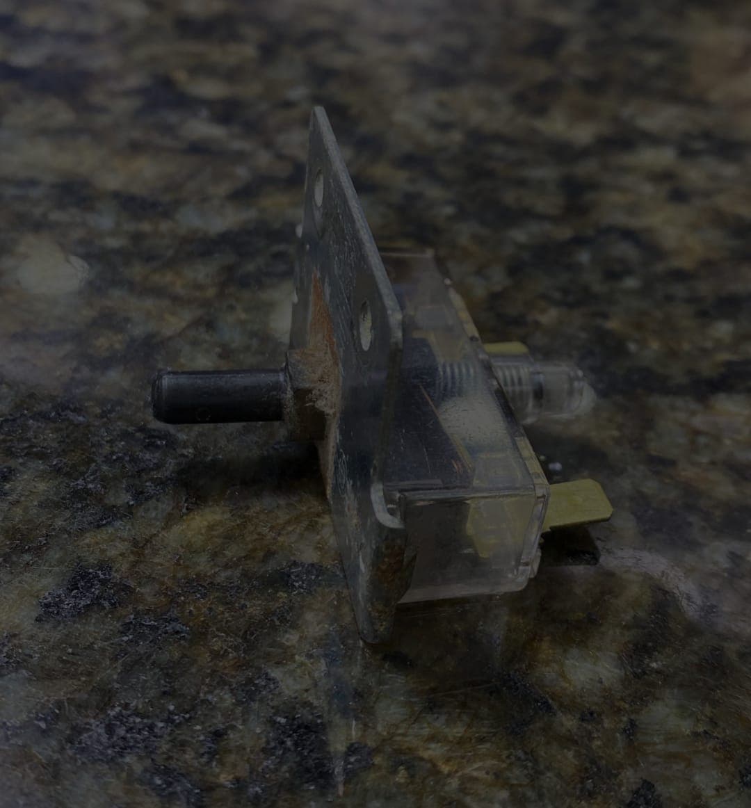 Switch o interruptor de puerta universal con pulsador