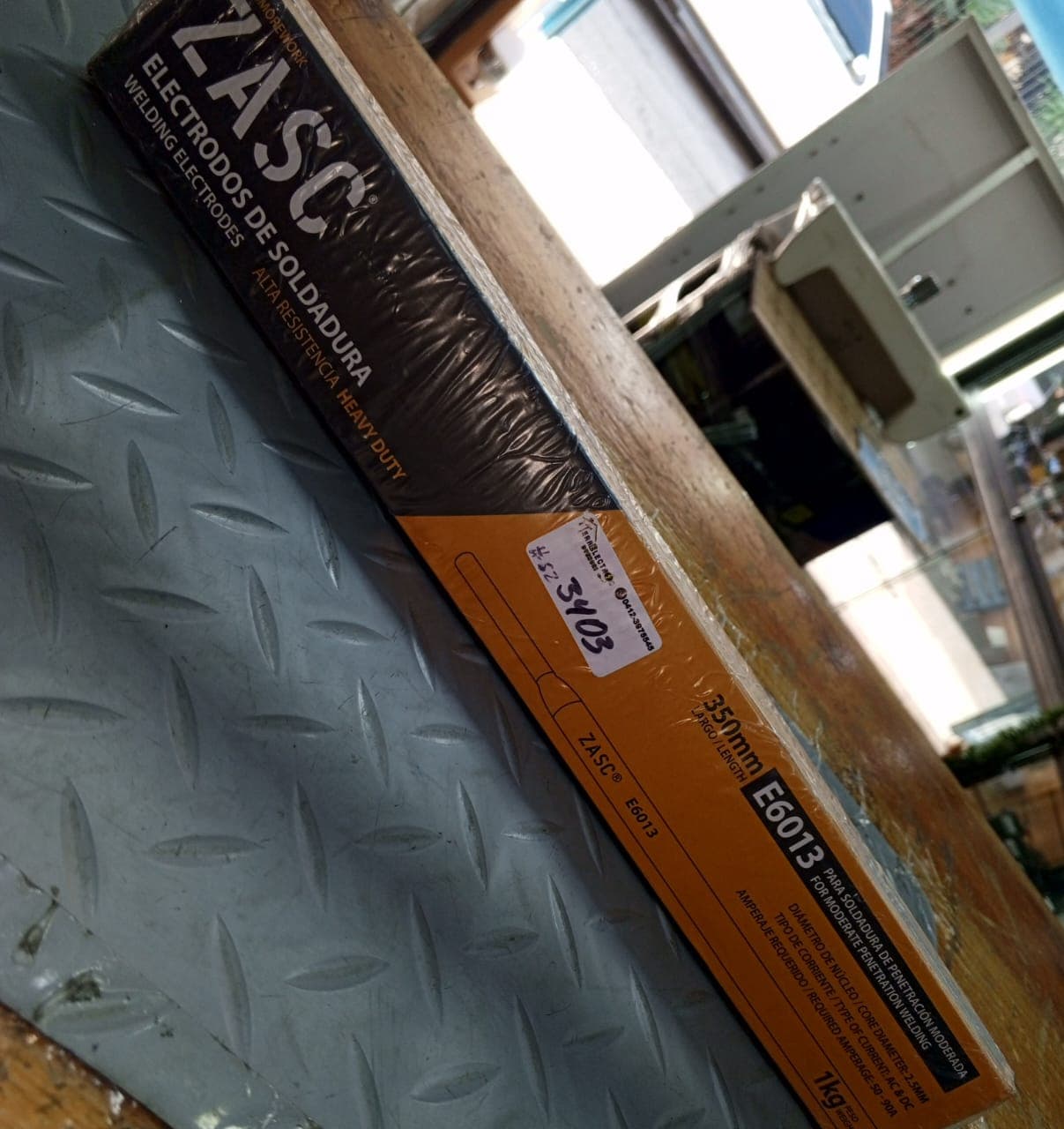 Electrodos de soldadura ZASC E6013 de 2.5mm x 350mm en caja