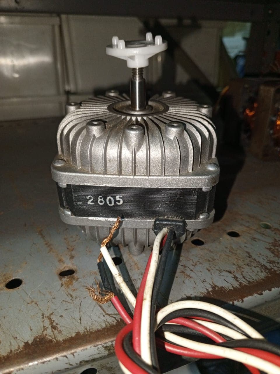 Motor para fabricador de hielo (ice maker) de nevera