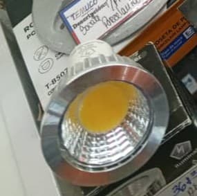 Foco LED dicroico con tecnología COB (Chip on Board)