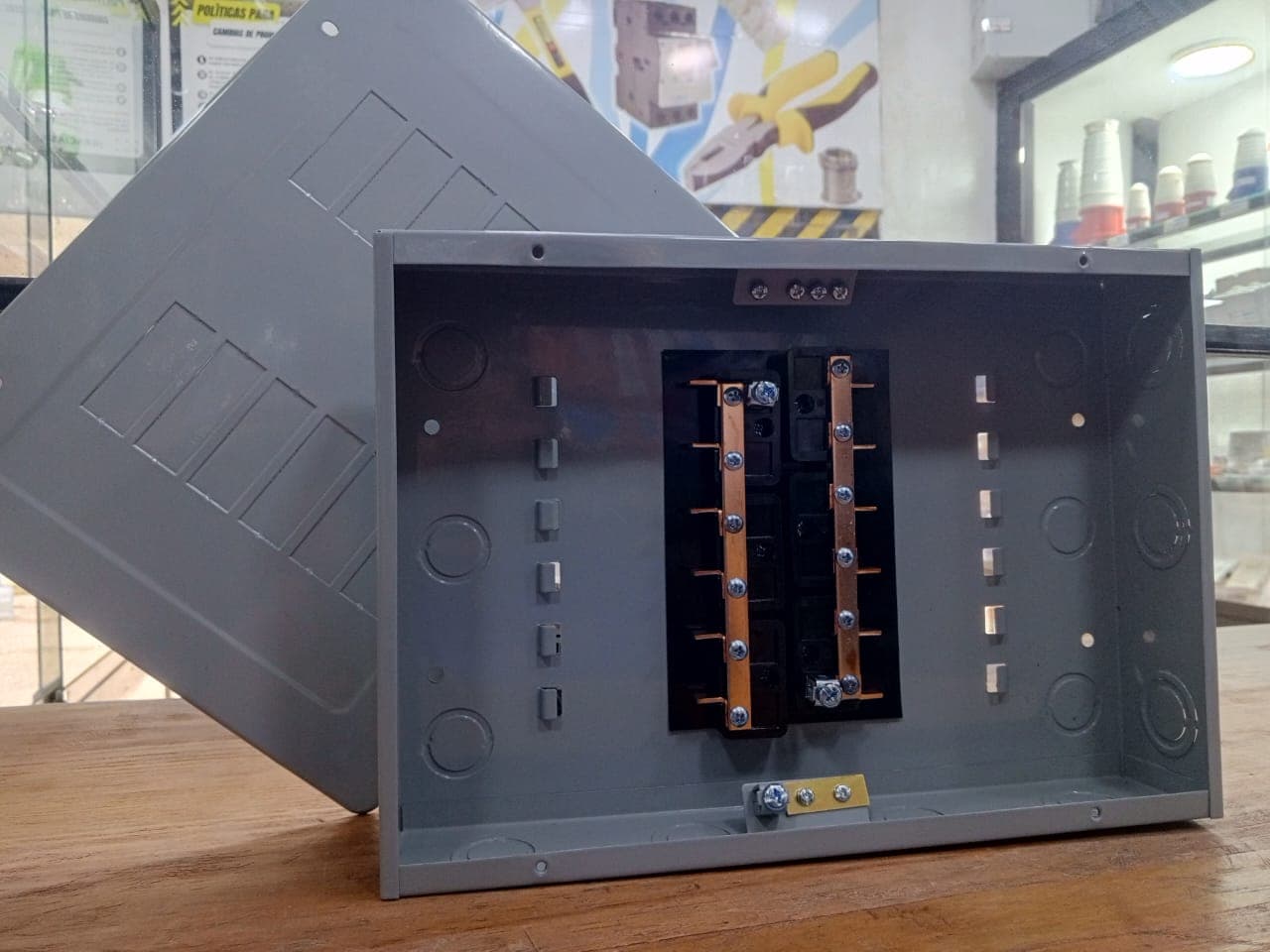 Tablero eléctrico metálico