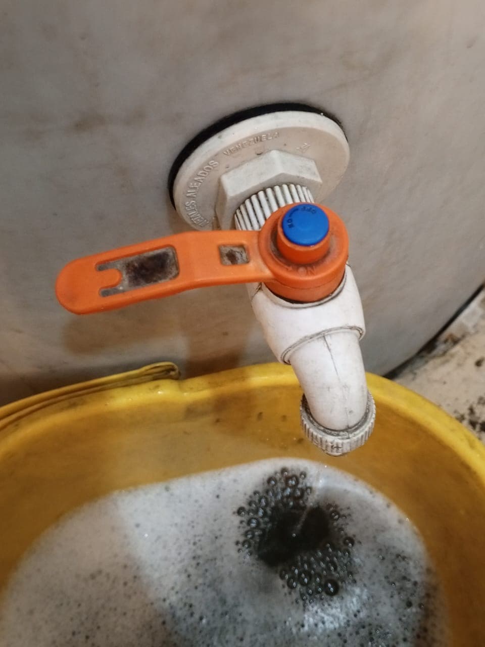 Llave de paso plástica de 1/2 pulgada para tanques de agua y contenedores