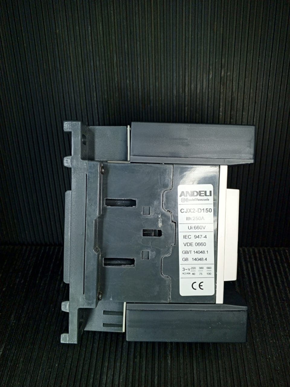 Contactor trifásico Andeli modelo CJX2-D150