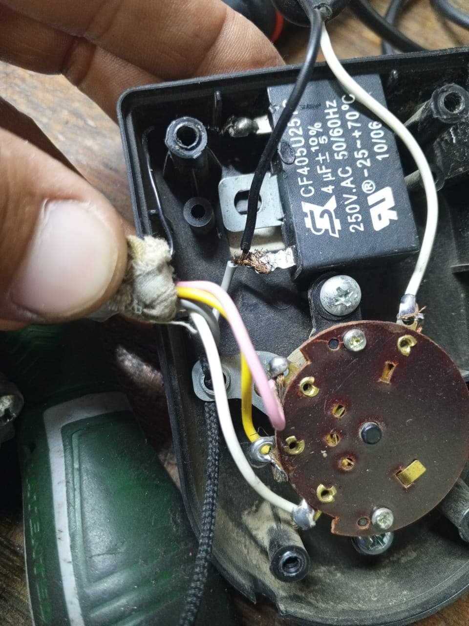 Capacitor de marcha para ventilador, de 4µF y 250V AC