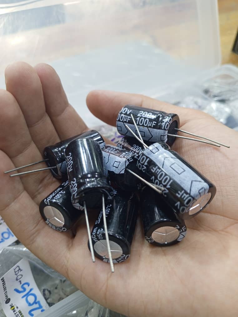 Capacitor electrolítico de 100µF 200V